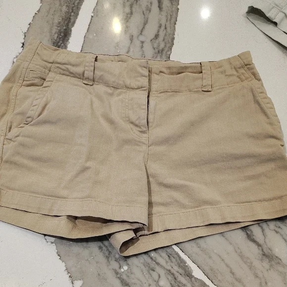 3 Pairs Vineyard Vines Women's Cargo Shorts - White, Light Gray, Tan Size 6/4 - Picture 2 of 15